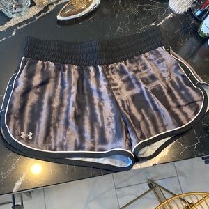 EUC under armor semi fitted shorts size M